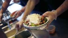 <p>An employee prepares a burrito bowl at a Chipotle Mexican Grill Inc. restaurant in Louisville, Kentucky.</p>